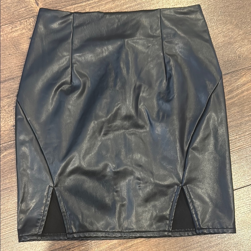 AKIRA Black Mini Pencil Skirt with Slit